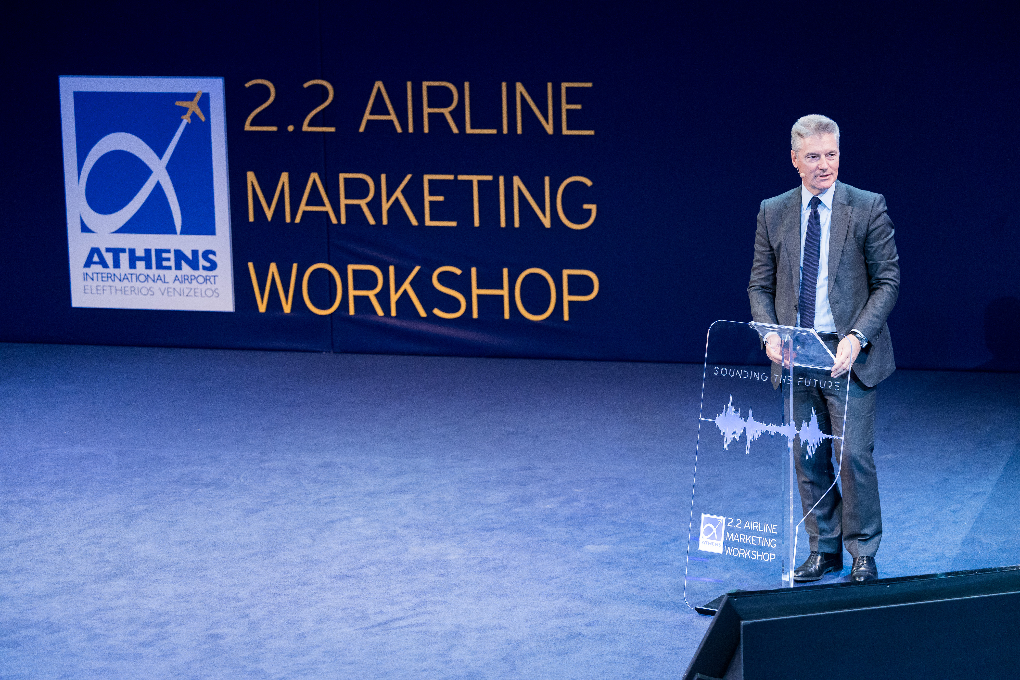 Άνδρας Ομιλητής στο Airline Marketing Workshop