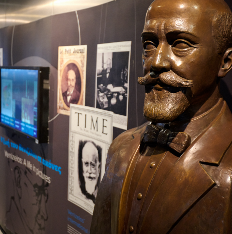 elefterios venizelos statue - elefterios venizelos exhibition athens international airport