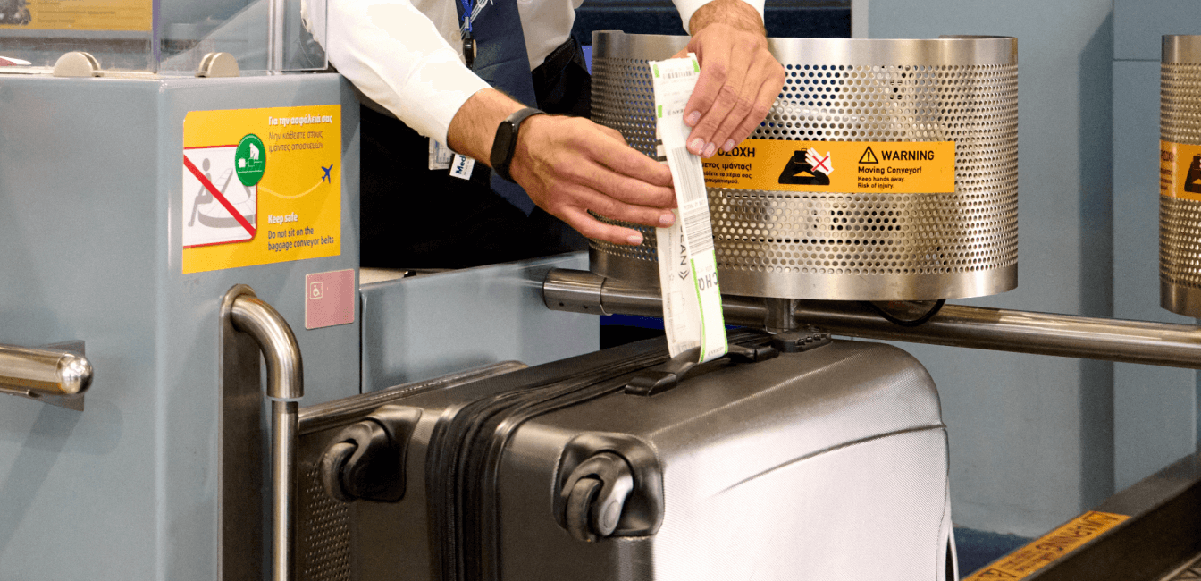 passenger checking in athens international airport