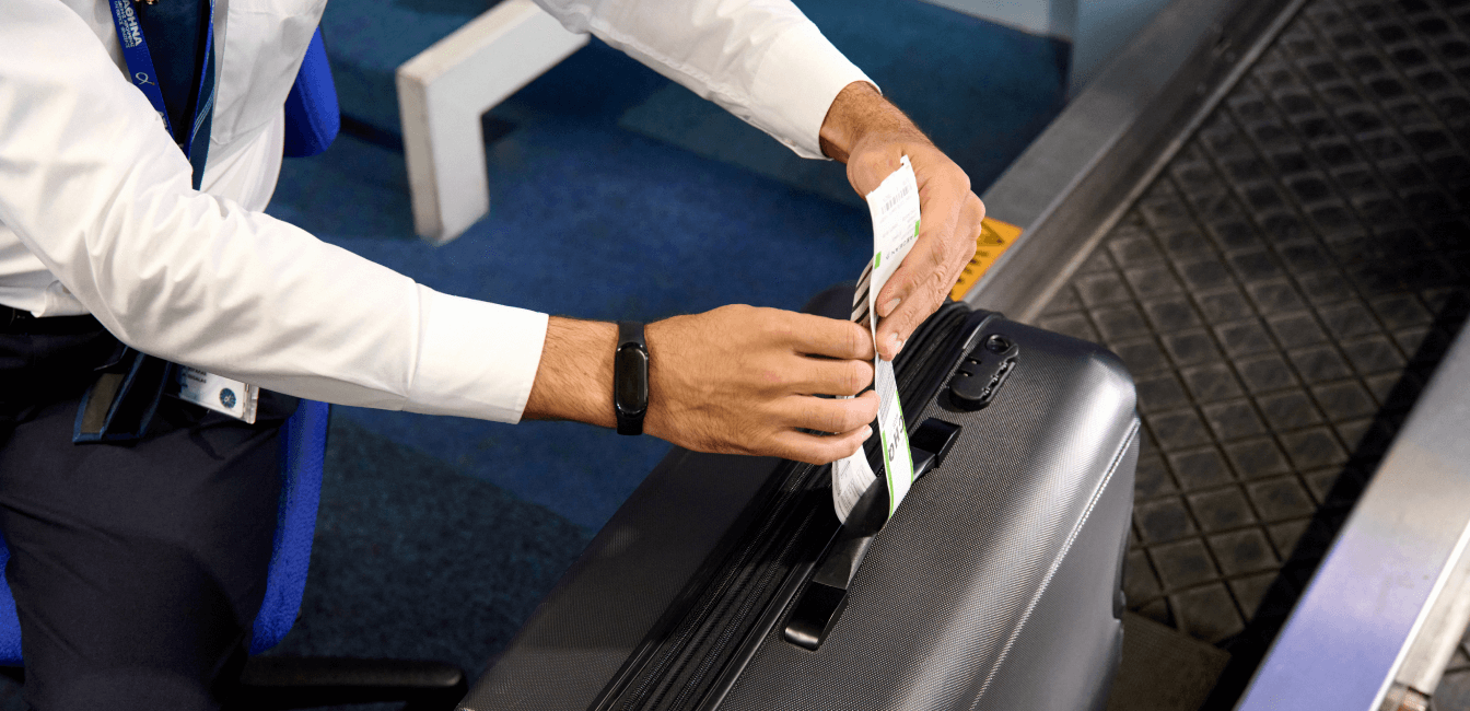 passenger checking in athens international airport